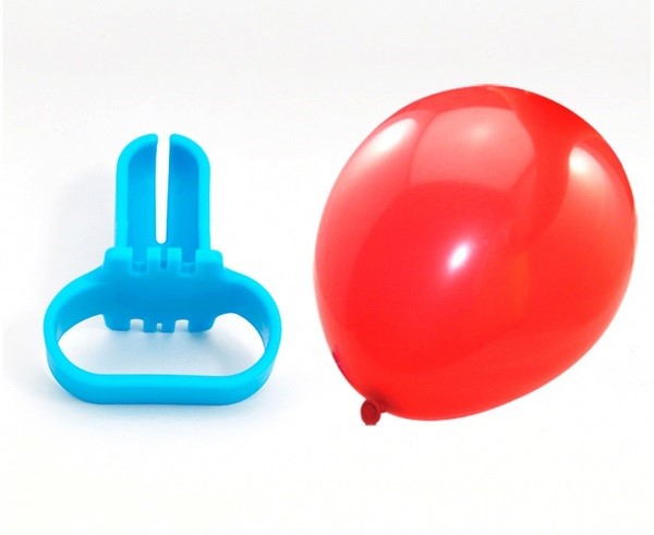 Przyrząd ułatwiający wiązanie balonów